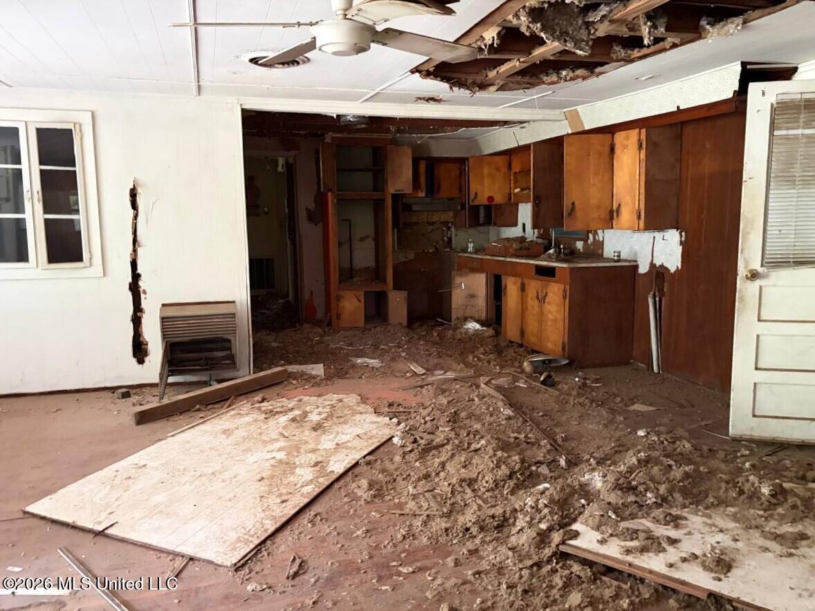422 Powell Street Property Photo 8