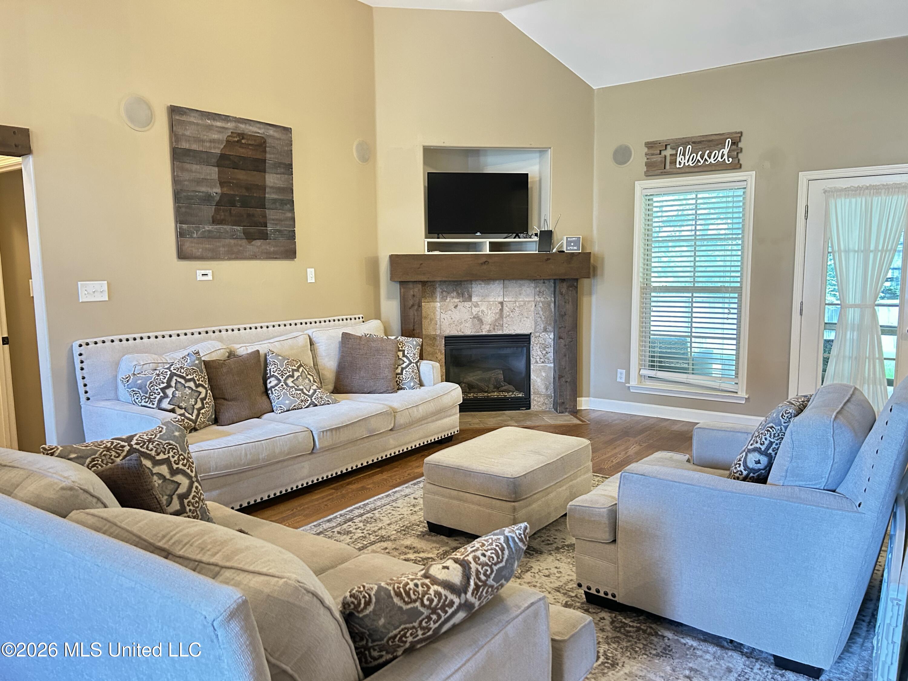 3426 Westwind Drive Property Photo 3