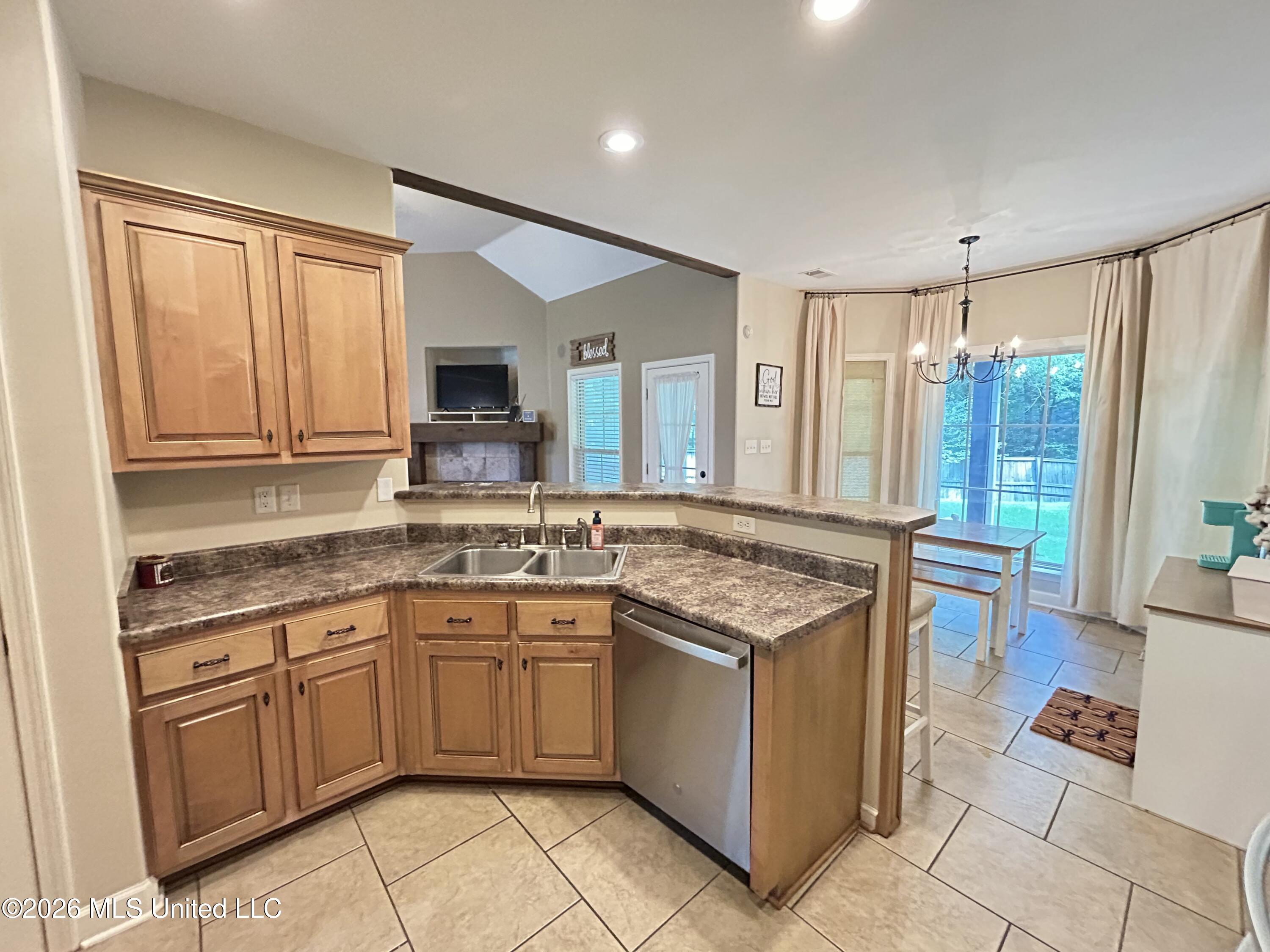 3426 Westwind Drive Property Photo 13