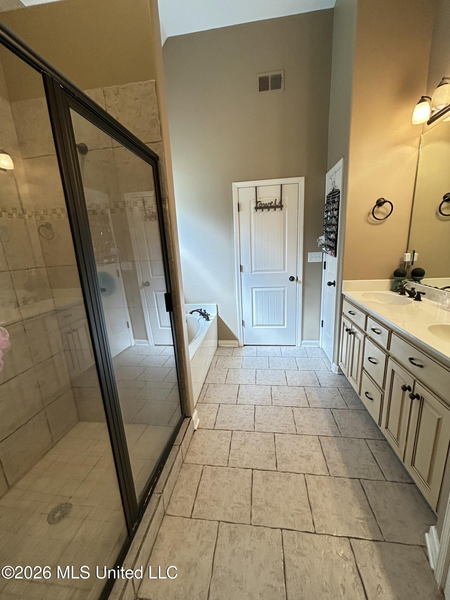 3426 Westwind Drive Property Photo 14