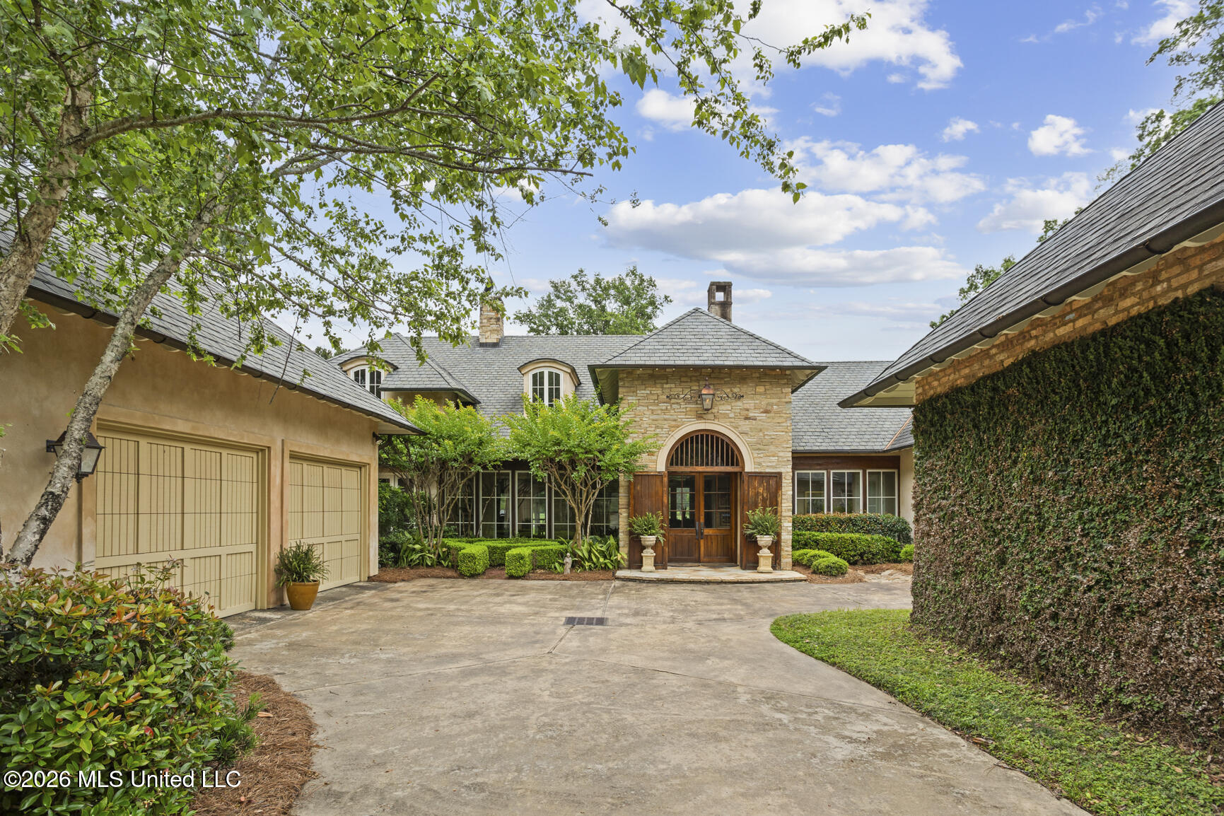 27 Provence Boulevard Property Photo 3