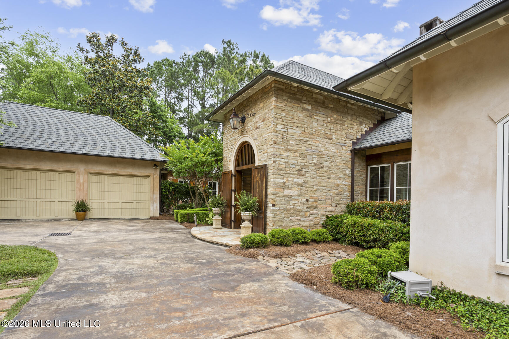 27 Provence Boulevard Property Photo 6