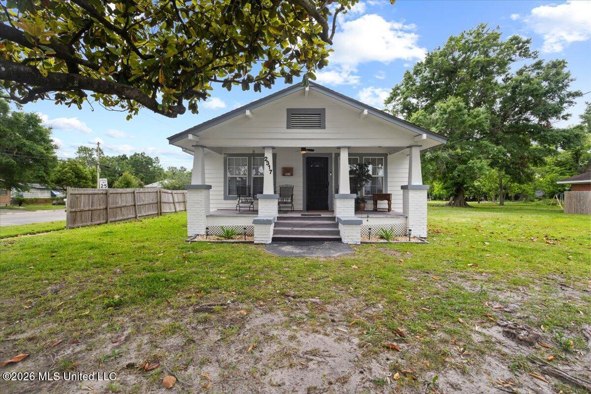 2317 30th Street Property Photo 2