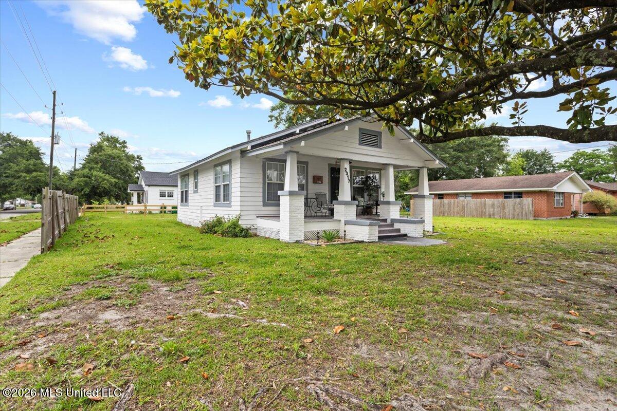 2317 30th Street Property Photo 3