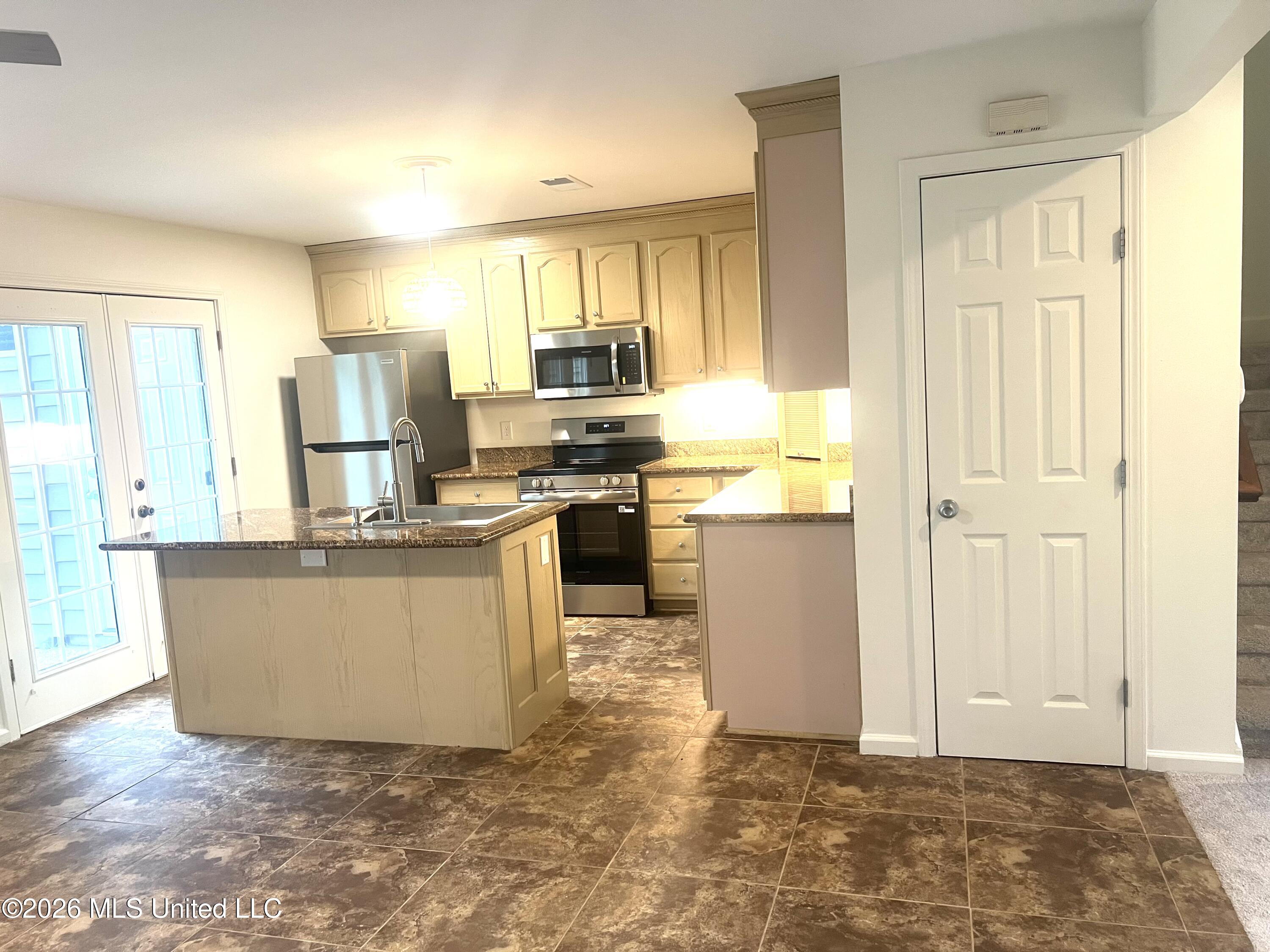 495 Popps Ferry Road Property Photo 5