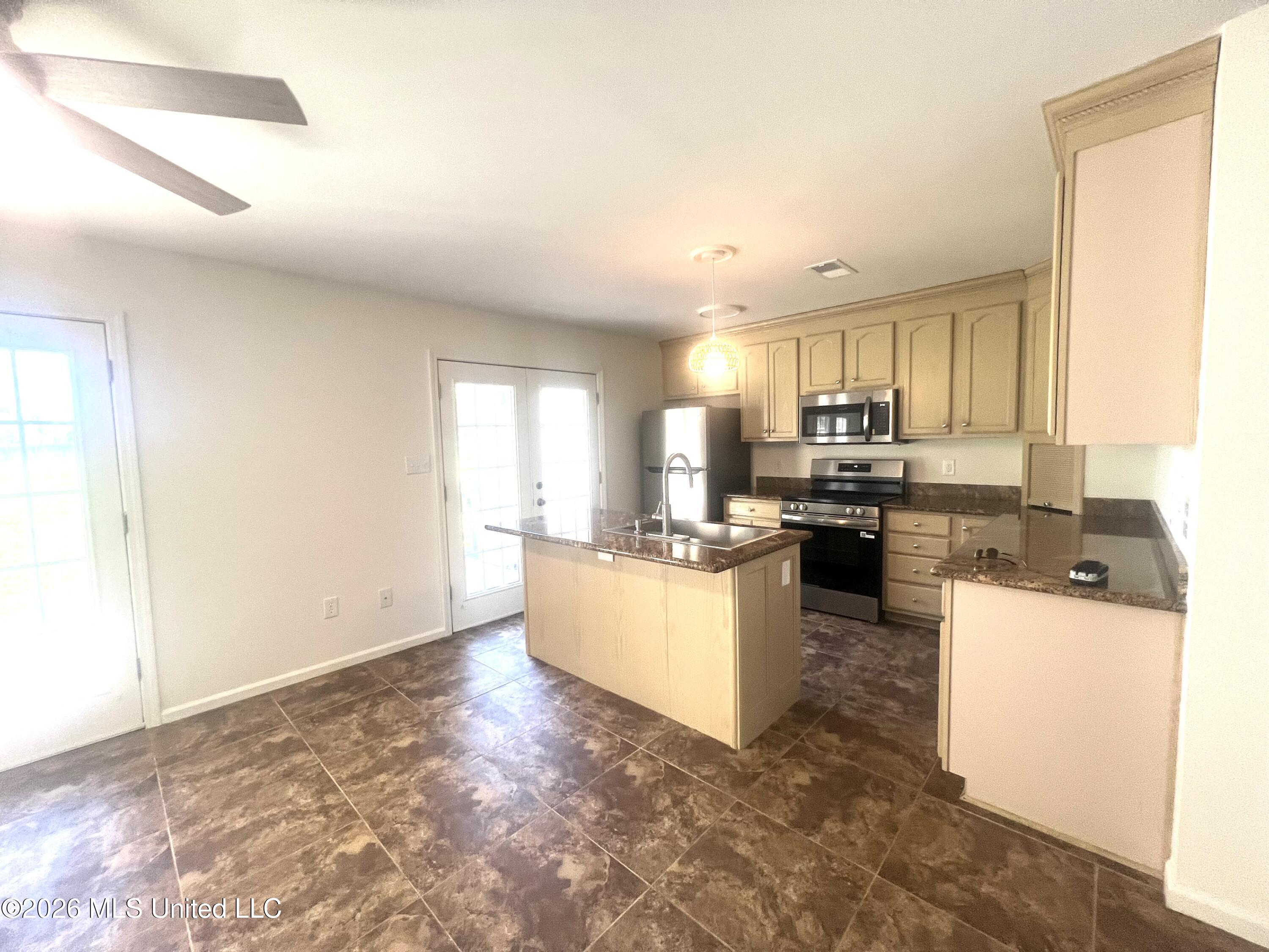 495 Popps Ferry Road Property Photo 9