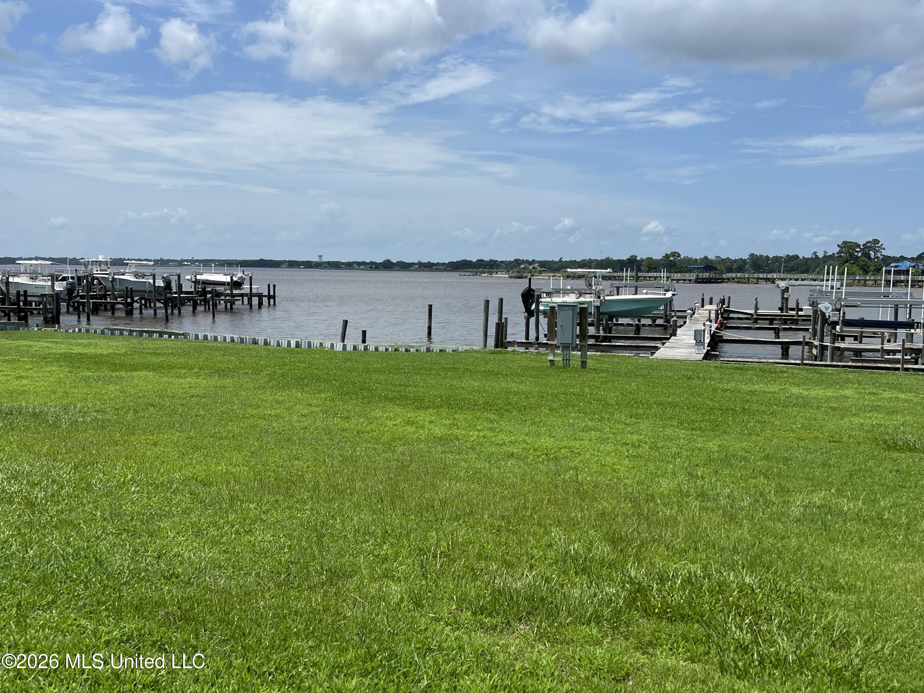 495 Popps Ferry Road Property Photo 16