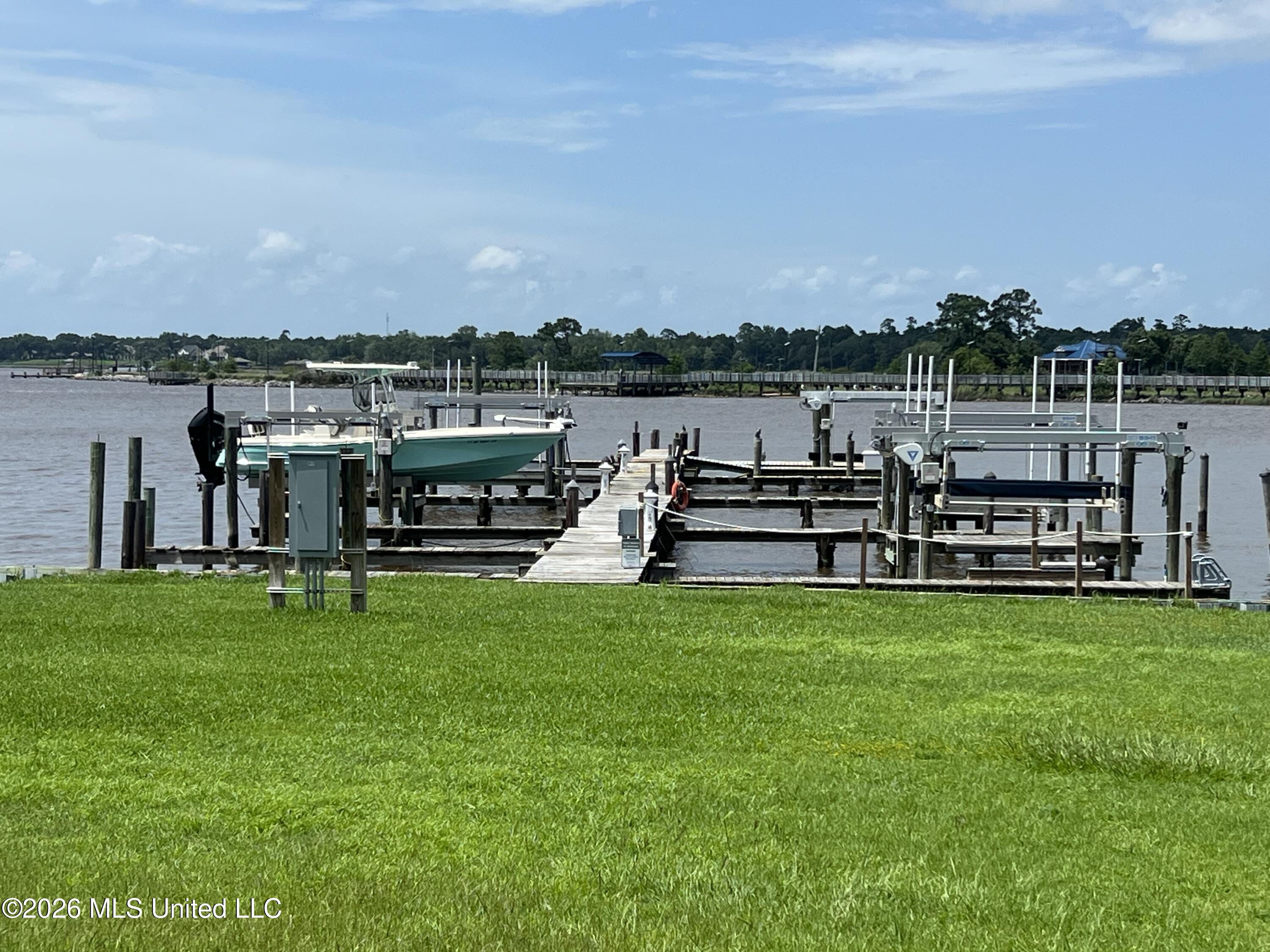 495 Popps Ferry Road Property Photo 21