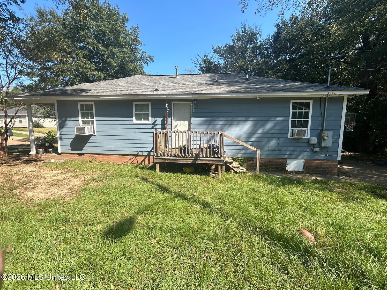 621 Chestnut Street Property Photo 2
