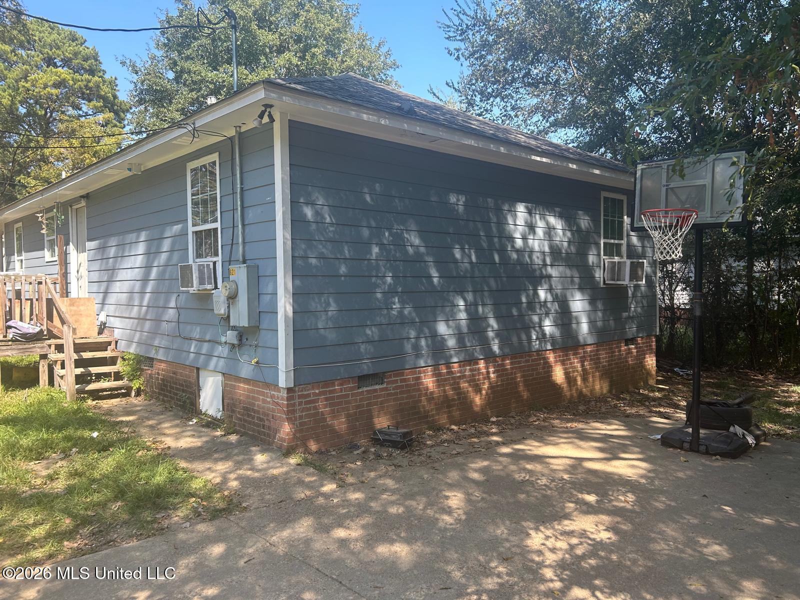 621 Chestnut Street Property Photo 4