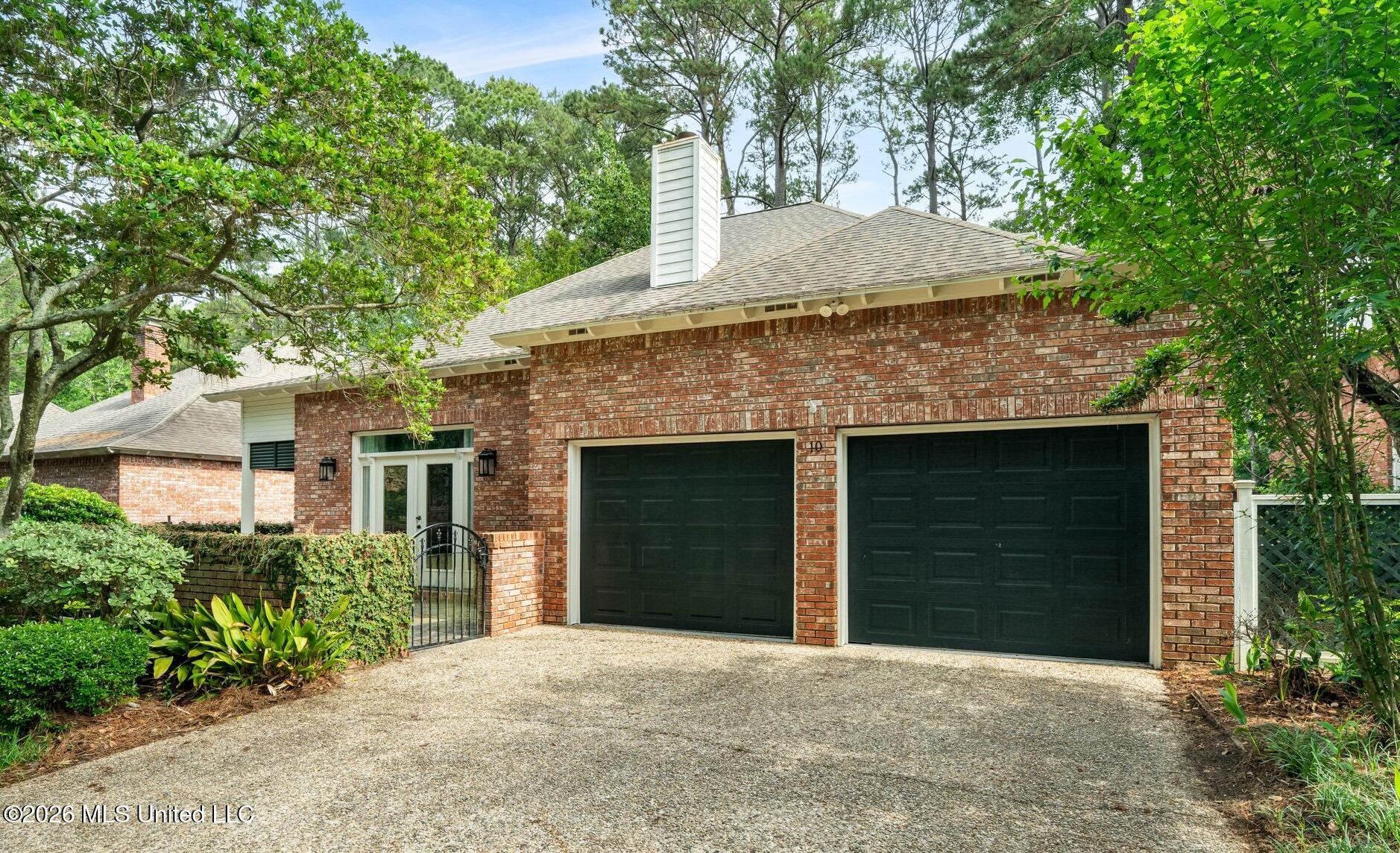 10 Moss Point Road Property Photo 2