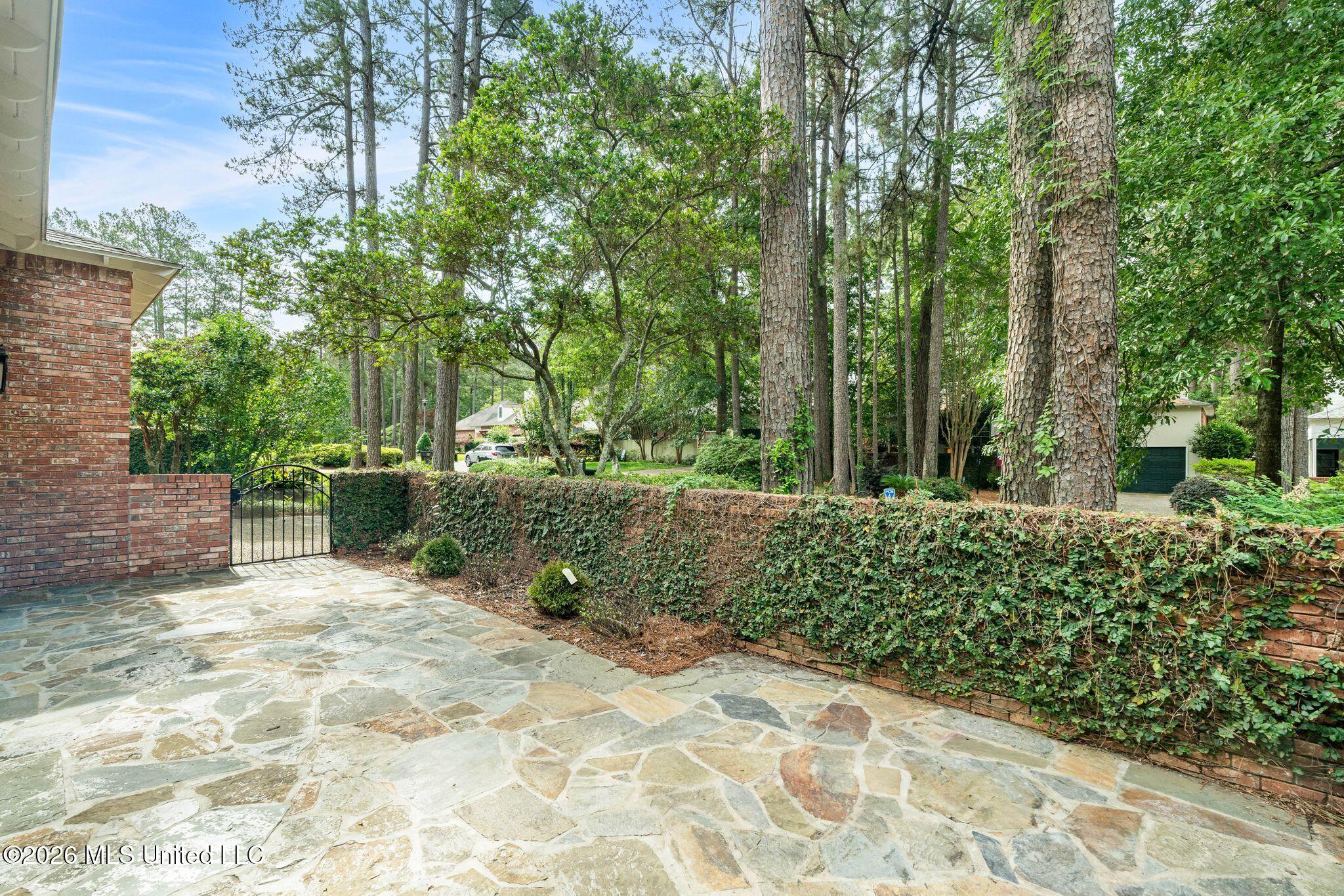10 Moss Point Road Property Photo 6