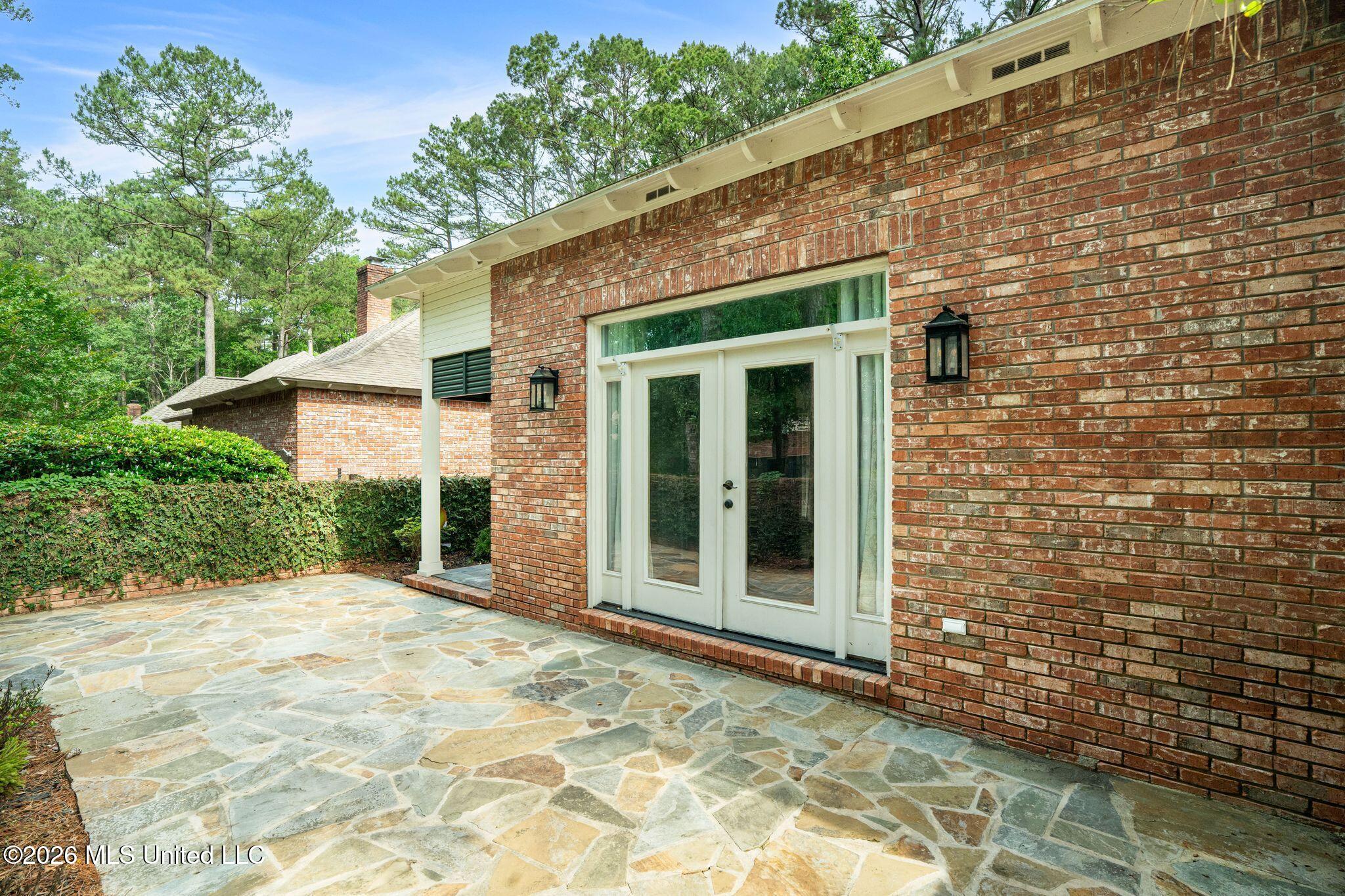 10 Moss Point Road Property Photo 7