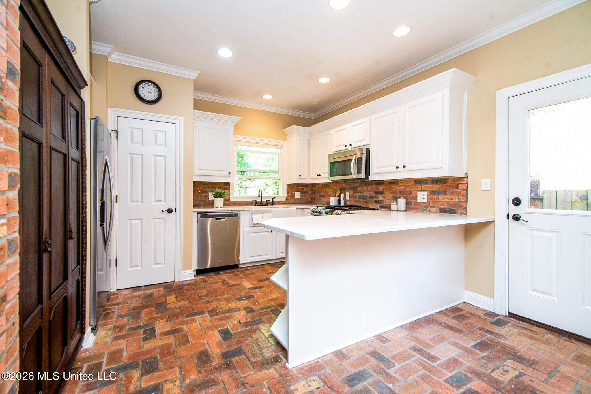 10 Moss Point Road Property Photo 17