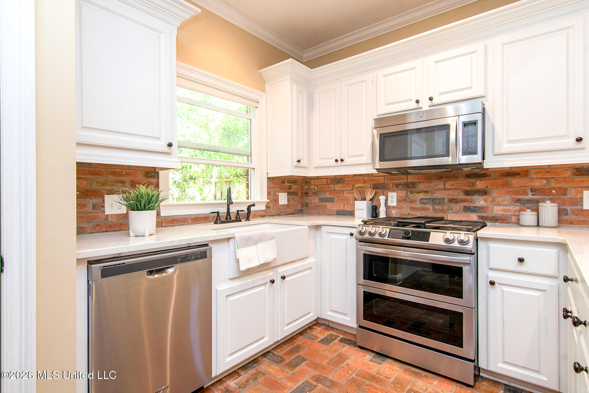 10 Moss Point Road Property Photo 19