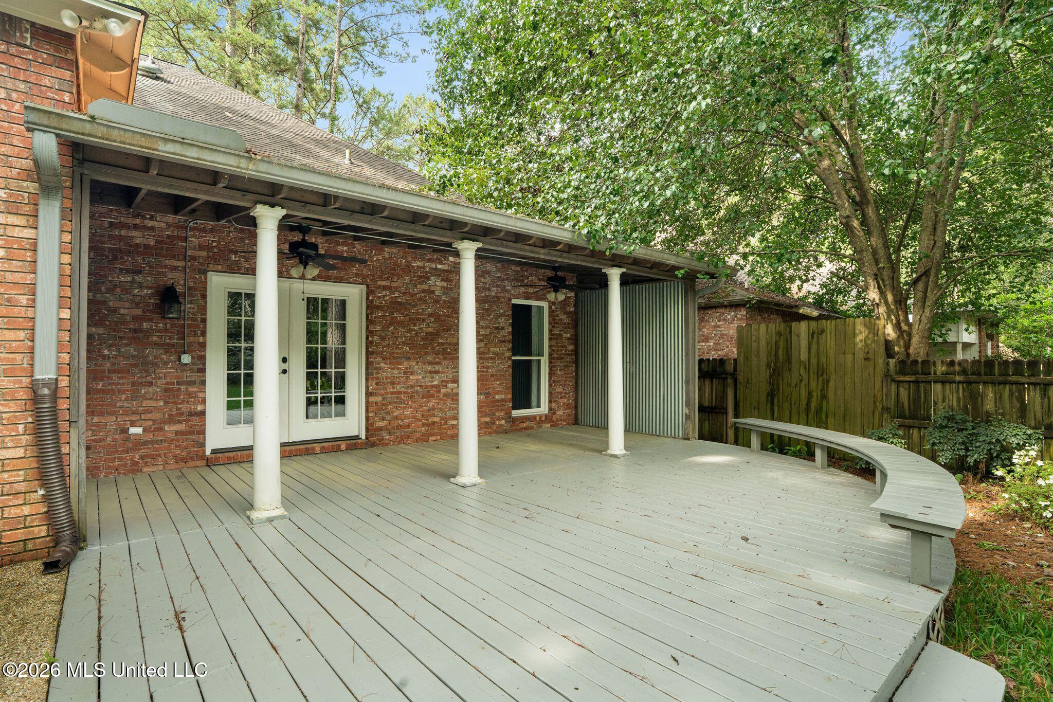10 Moss Point Road Property Photo 34