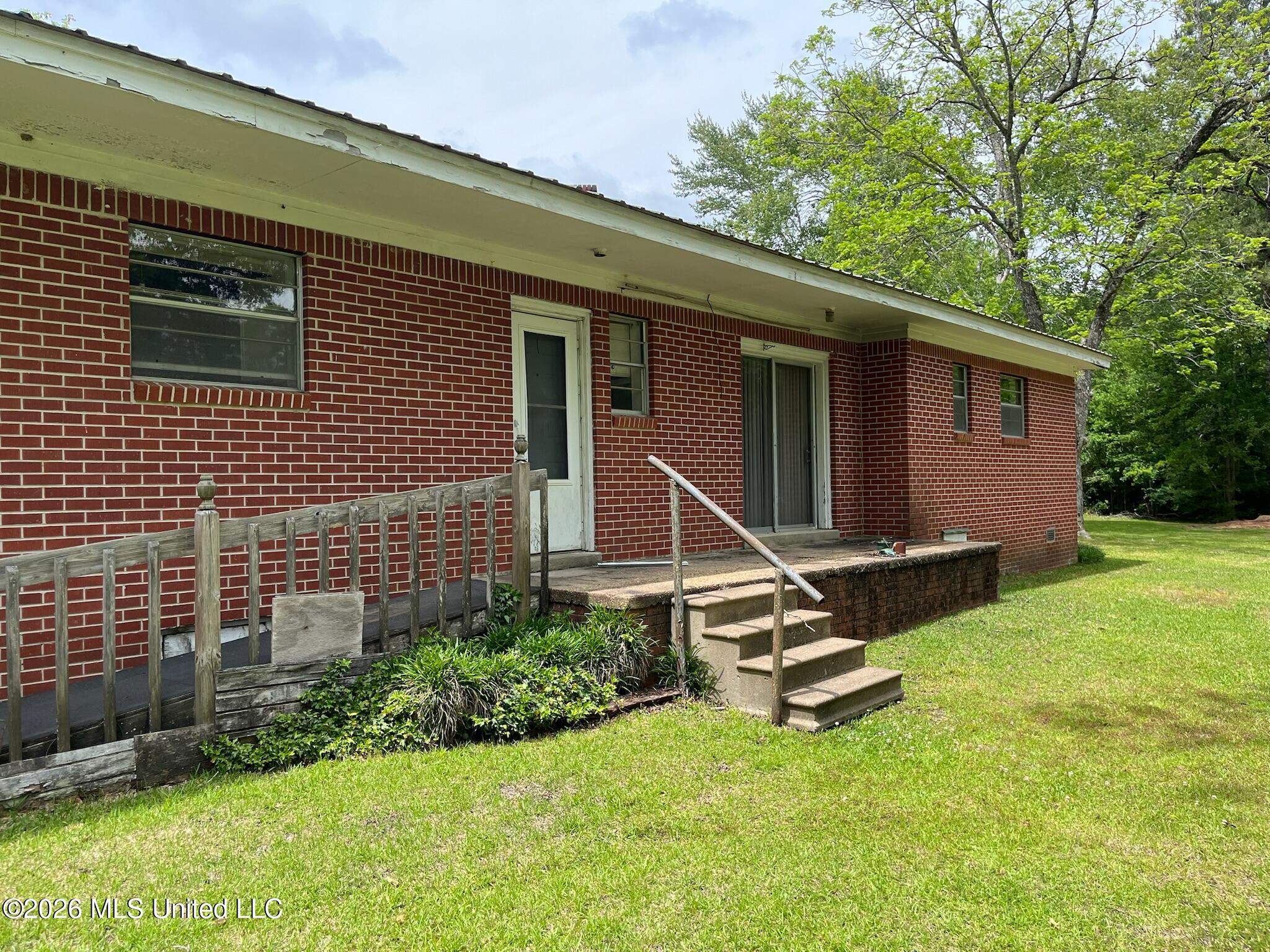 1807 Highway 15 Property Photo 8