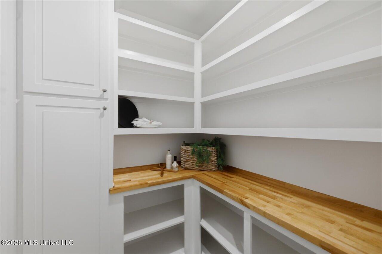218 New Haven Lane Property Photo 14