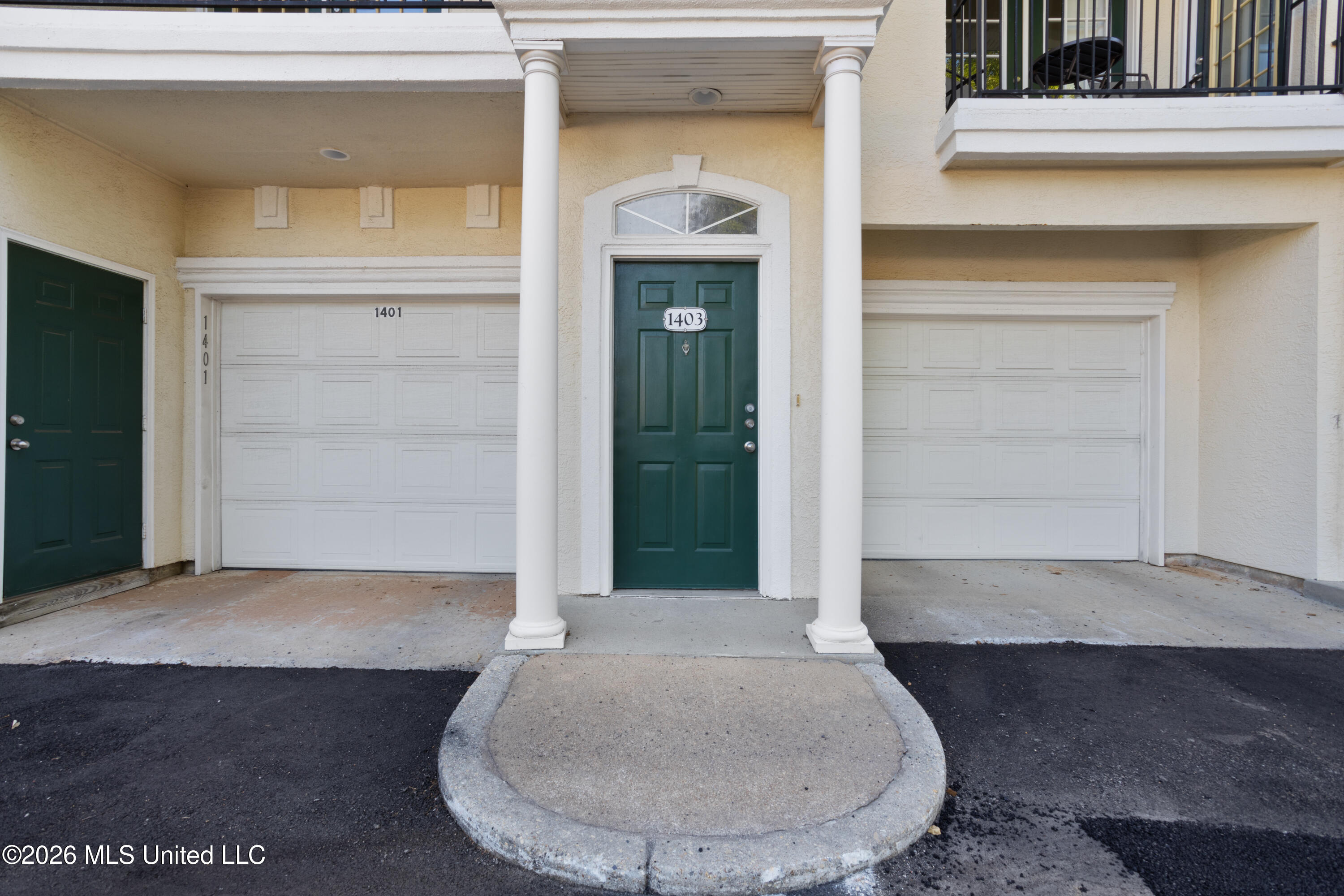 2252 Beach Drive Property Photo 3