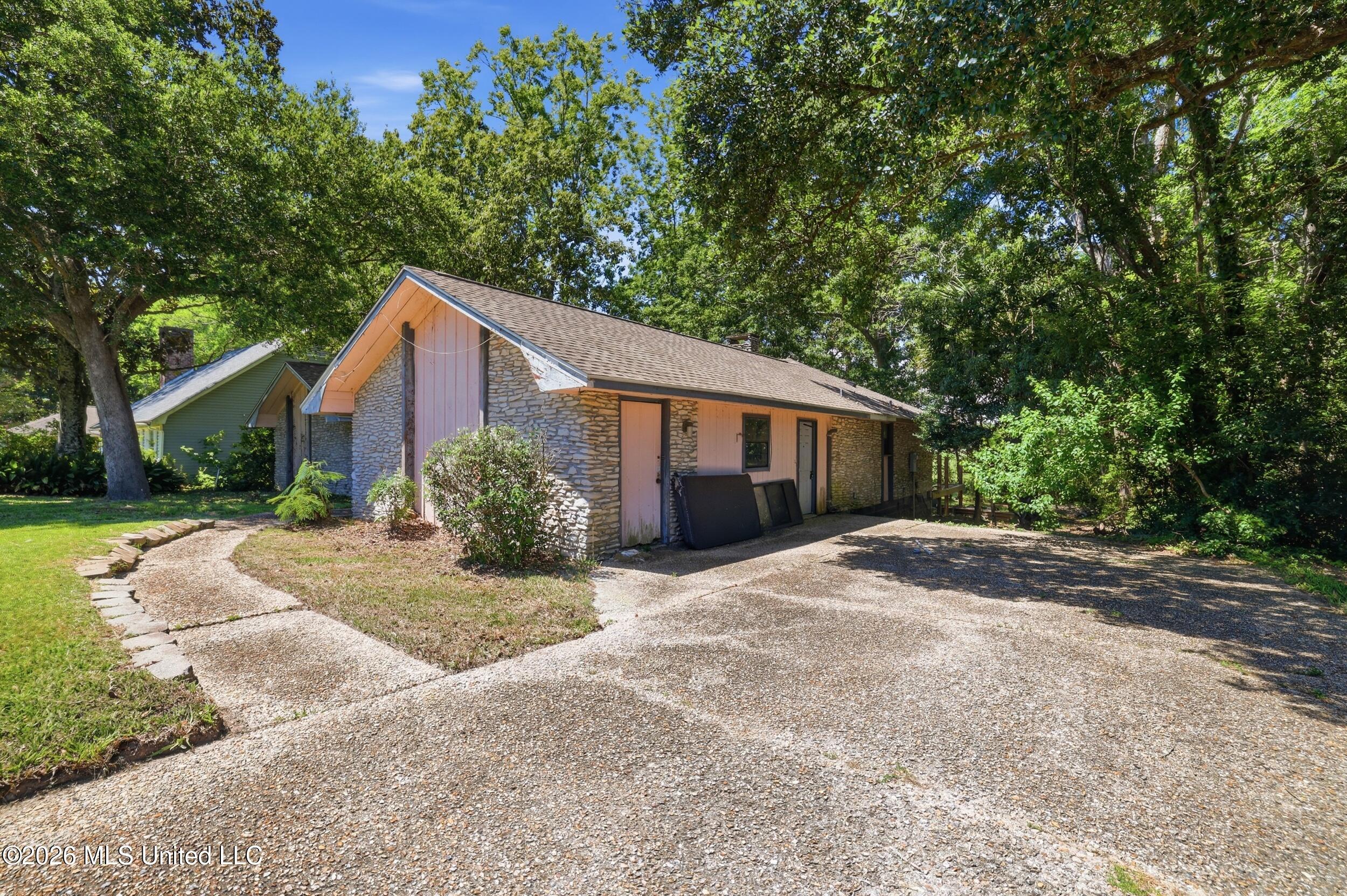 1432 Sioux Bayou Drive Property Photo 3
