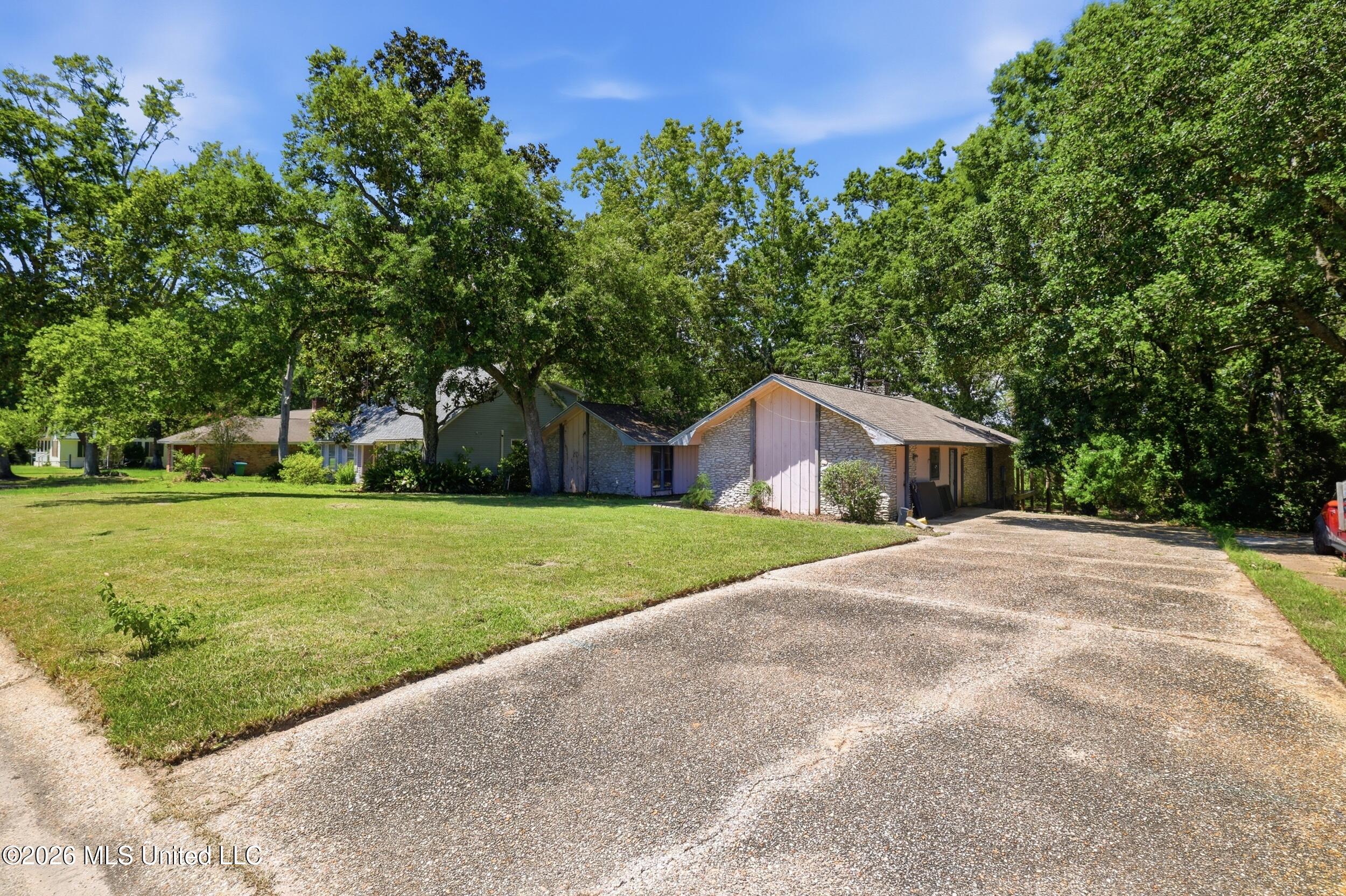 1432 Sioux Bayou Drive Property Photo 5