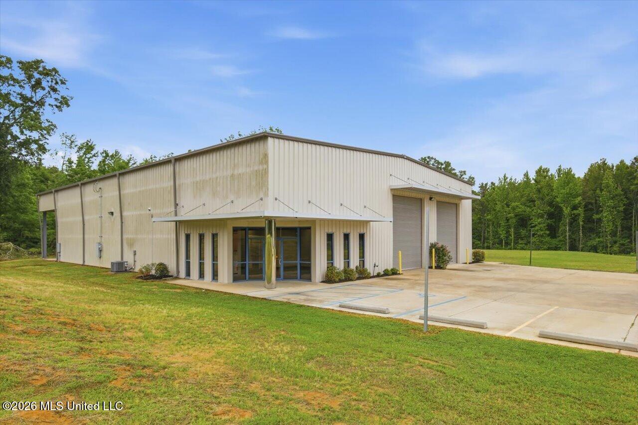 1505 Industrial Drive Property Photo 1