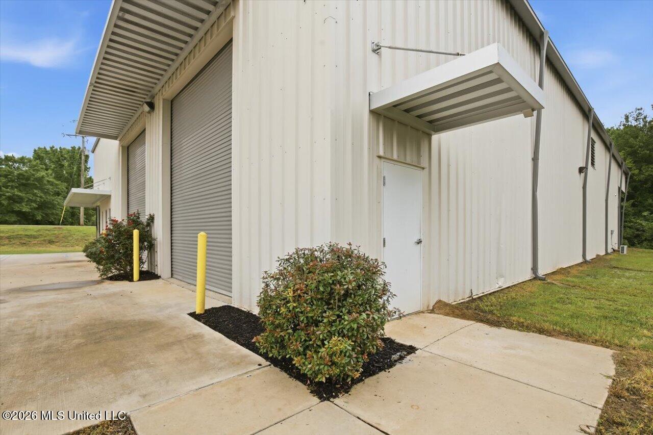 1505 Industrial Drive Property Photo 3