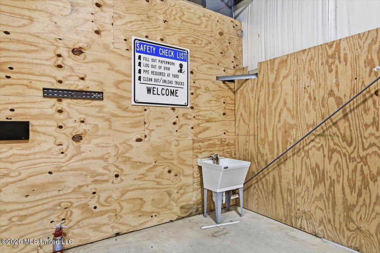 1505 Industrial Drive Property Photo 21