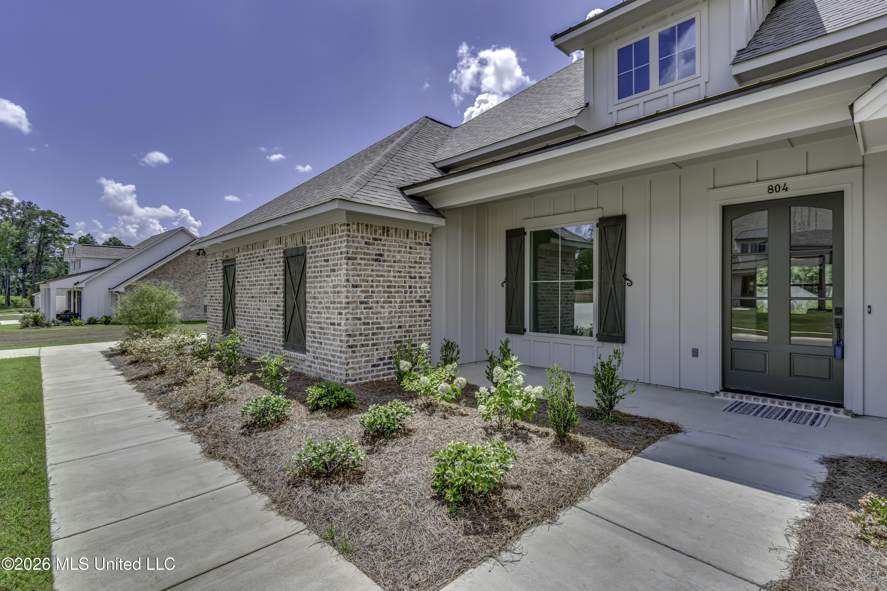 804 Albany Street Property Photo 4