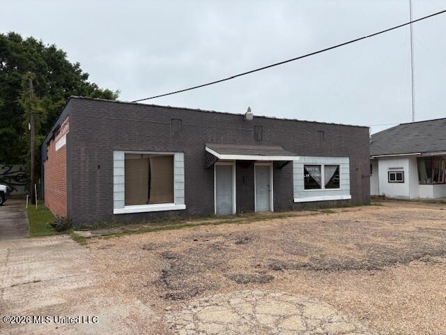 142 E 3rd Street Property Photo 1