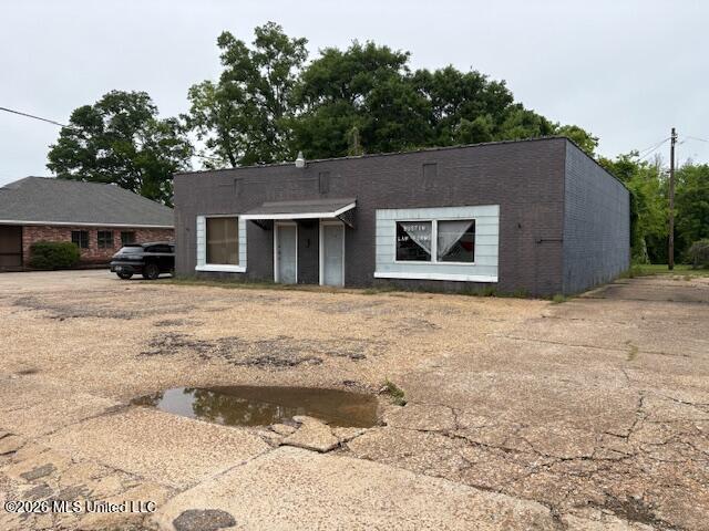 142 E 3rd Street Property Photo 4