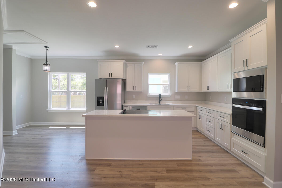 166 Daisy Street Property Photo 2