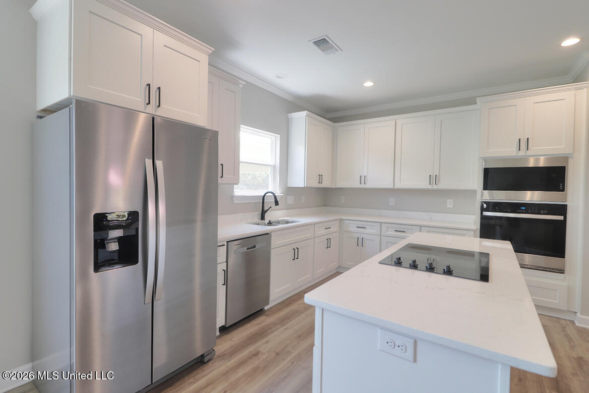 166 Daisy Street Property Photo 3