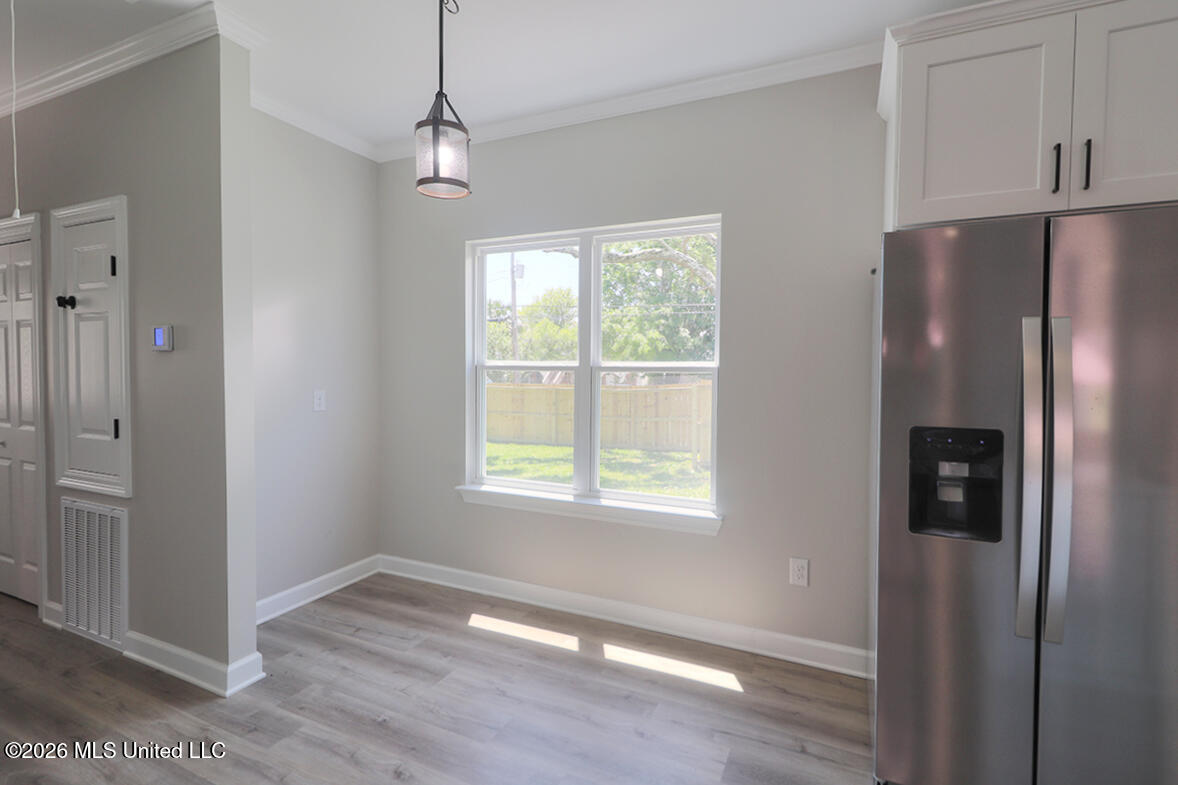 166 Daisy Street Property Photo 4