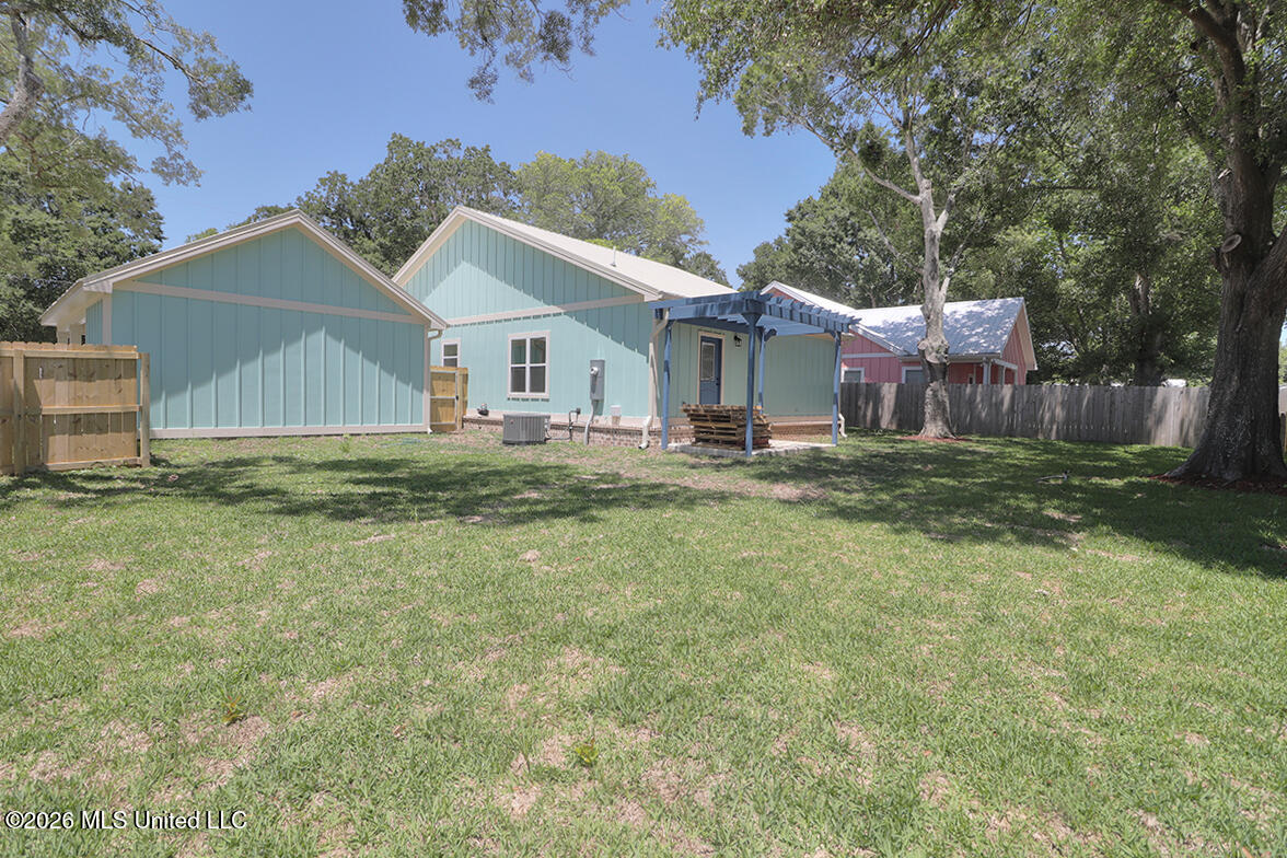 166 Daisy Street Property Photo 13