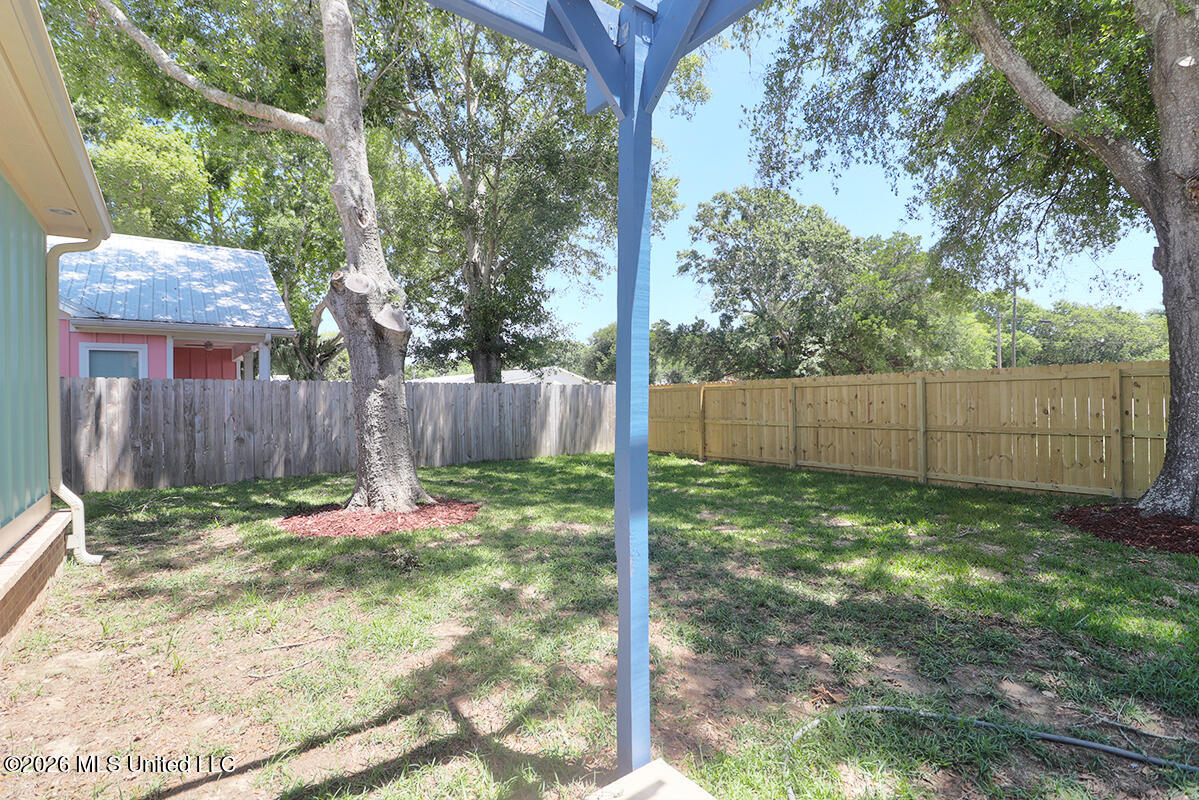 166 Daisy Street Property Photo 14