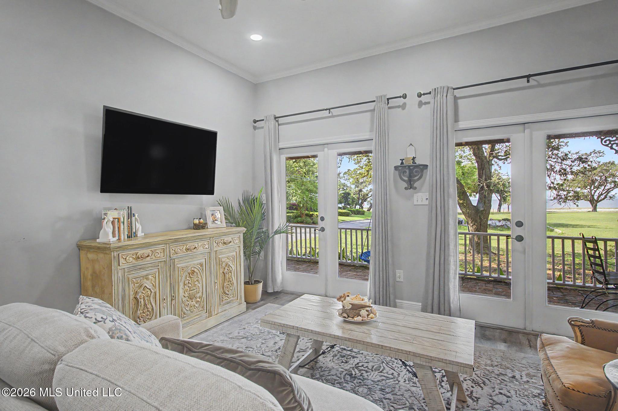1521 Roberts Avenue Property Photo 3