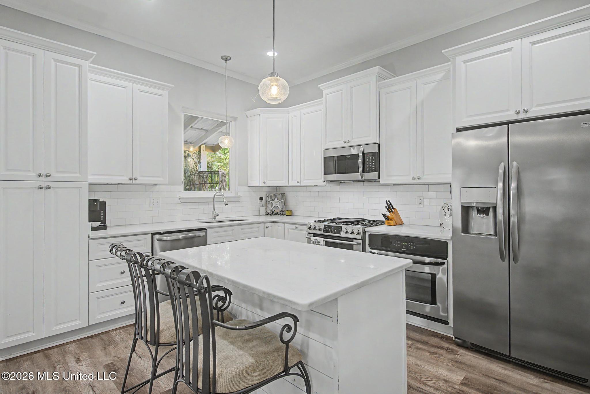 1521 Roberts Avenue Property Photo 4