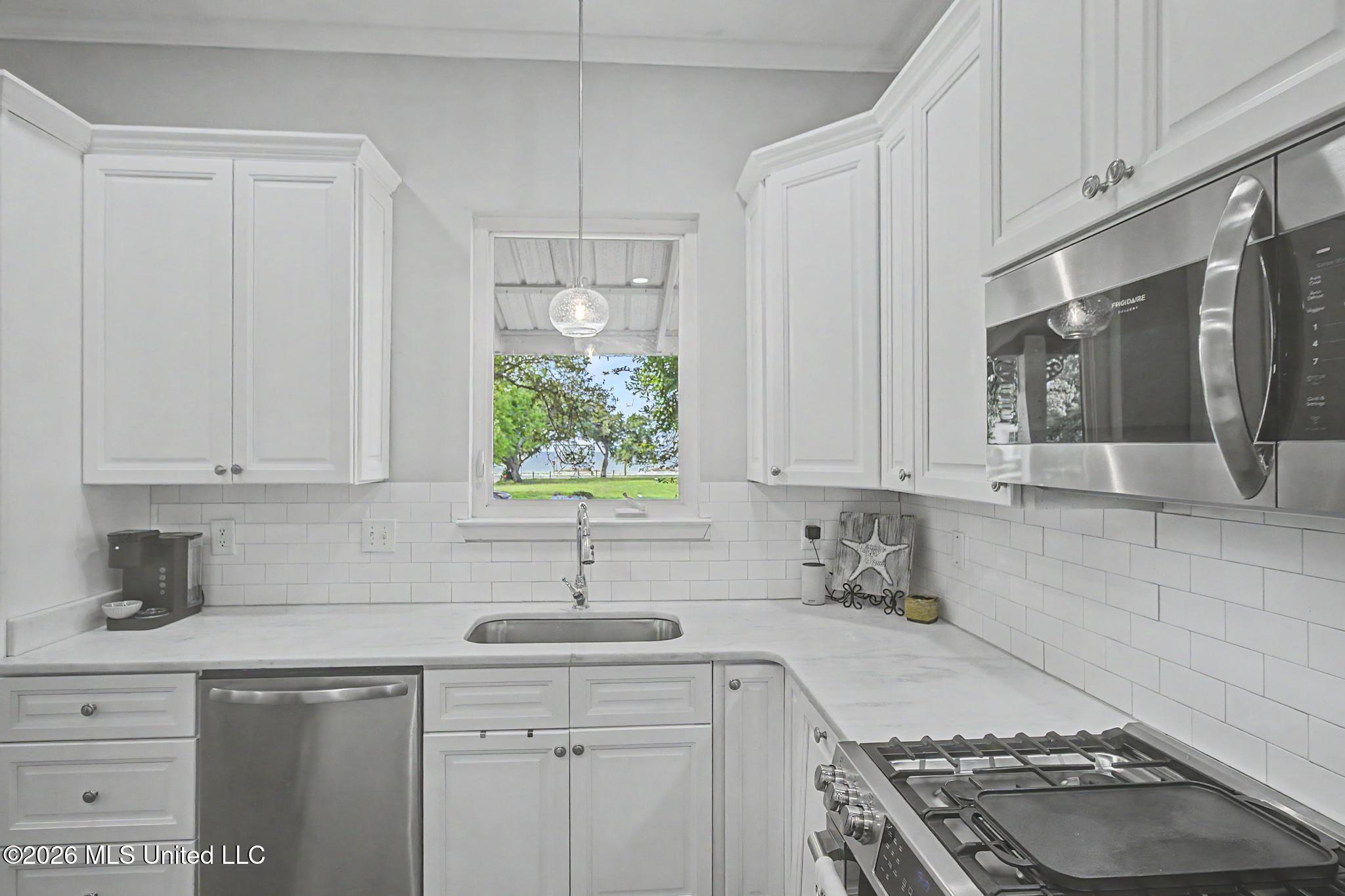 1521 Roberts Avenue Property Photo 5