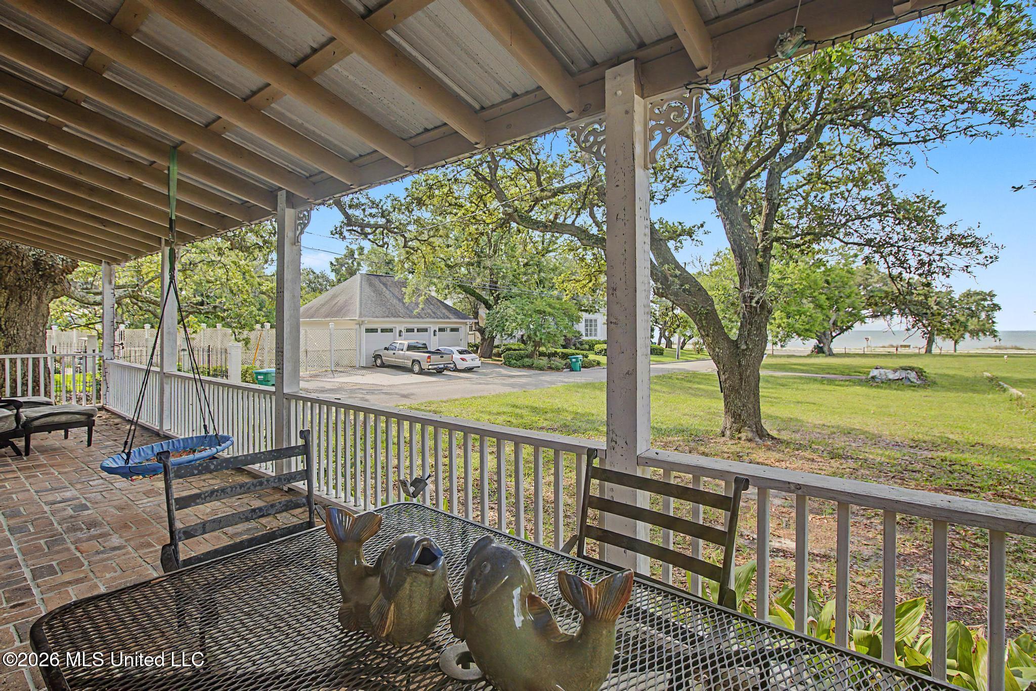 1521 Roberts Avenue Property Photo 8