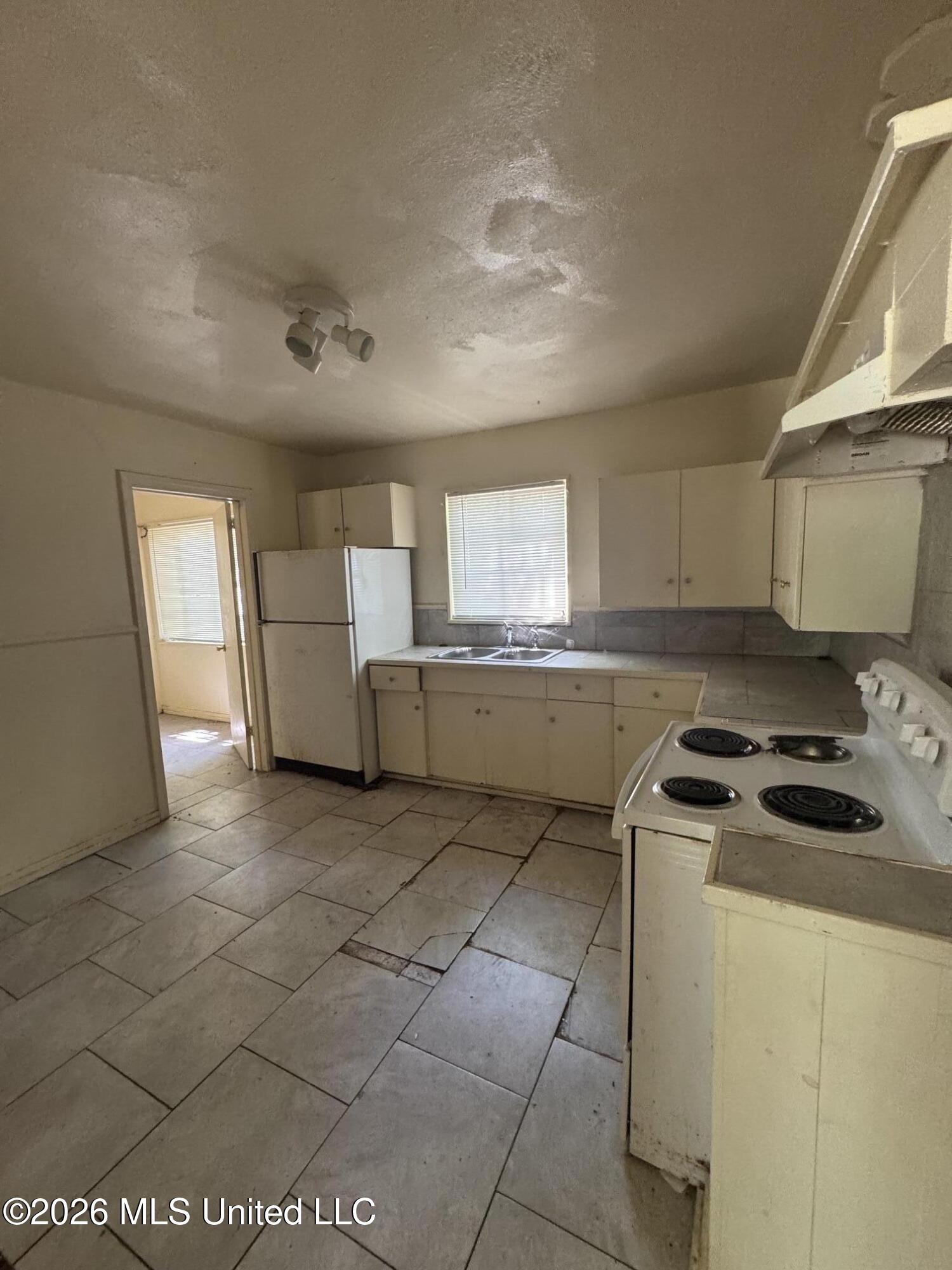3330 Charleston Drive Property Photo 6