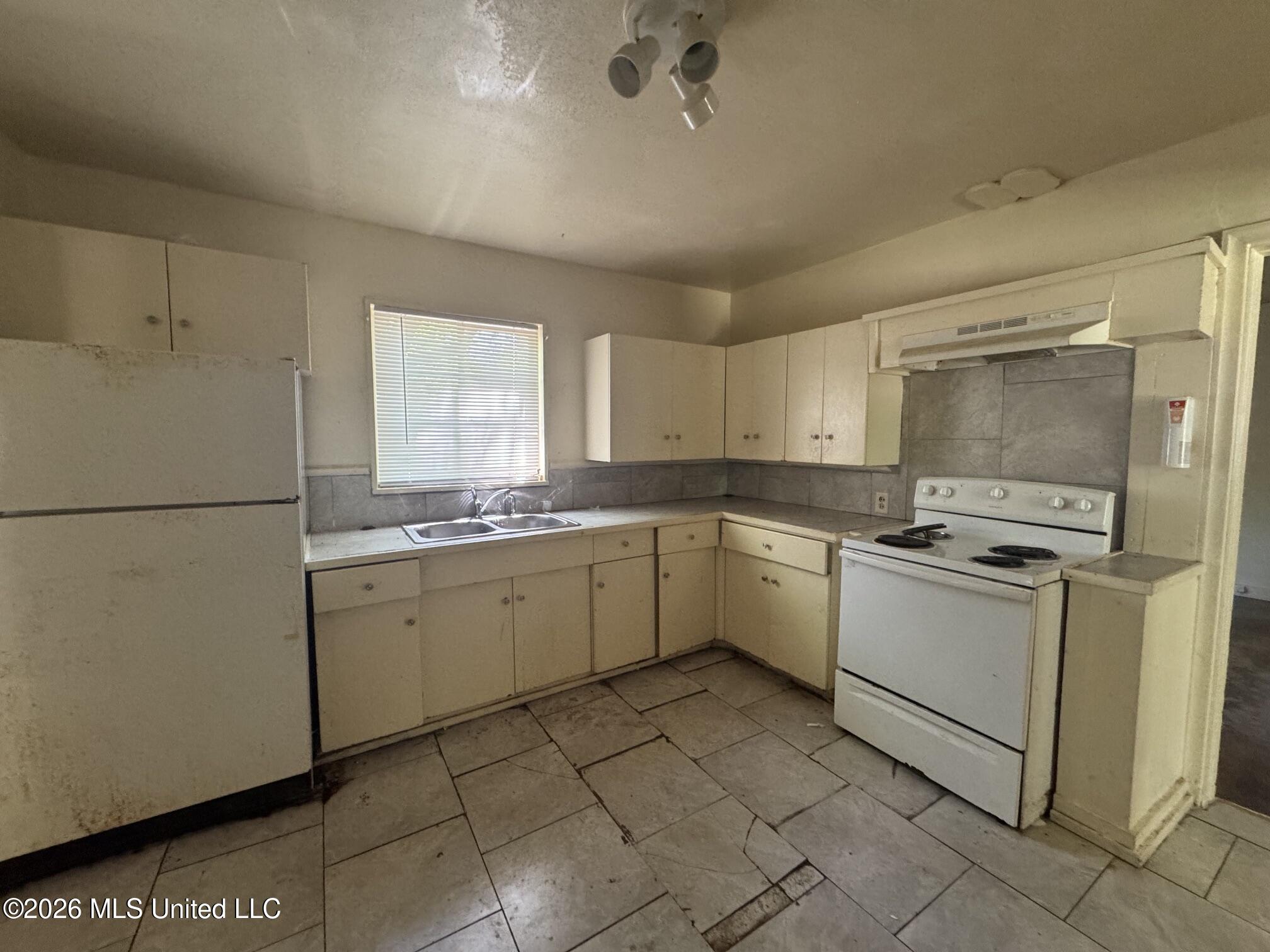 3330 Charleston Drive Property Photo 7