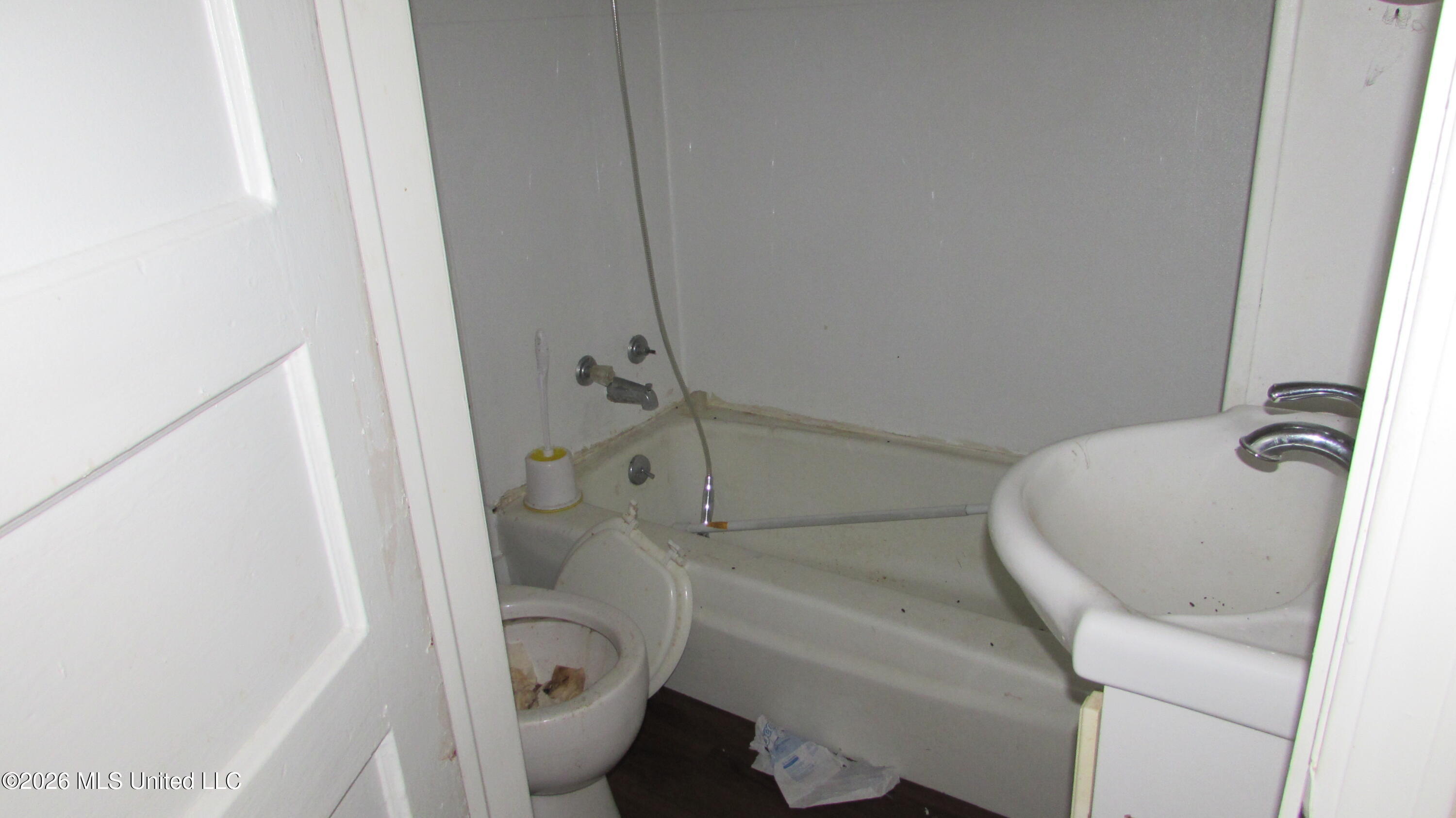 303 Myrtle Street Property Photo 6