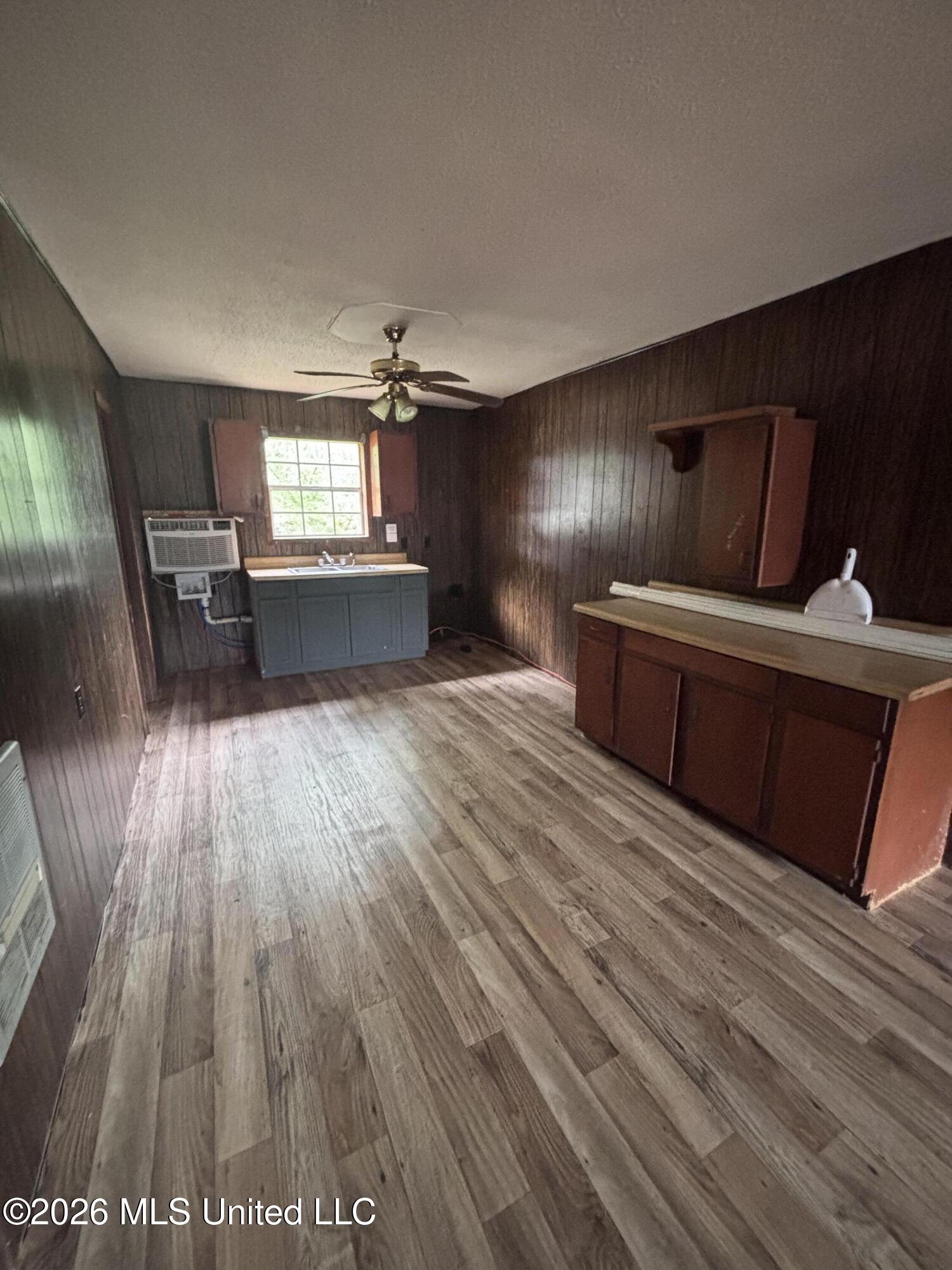 1136 Berry Street Property Photo 6