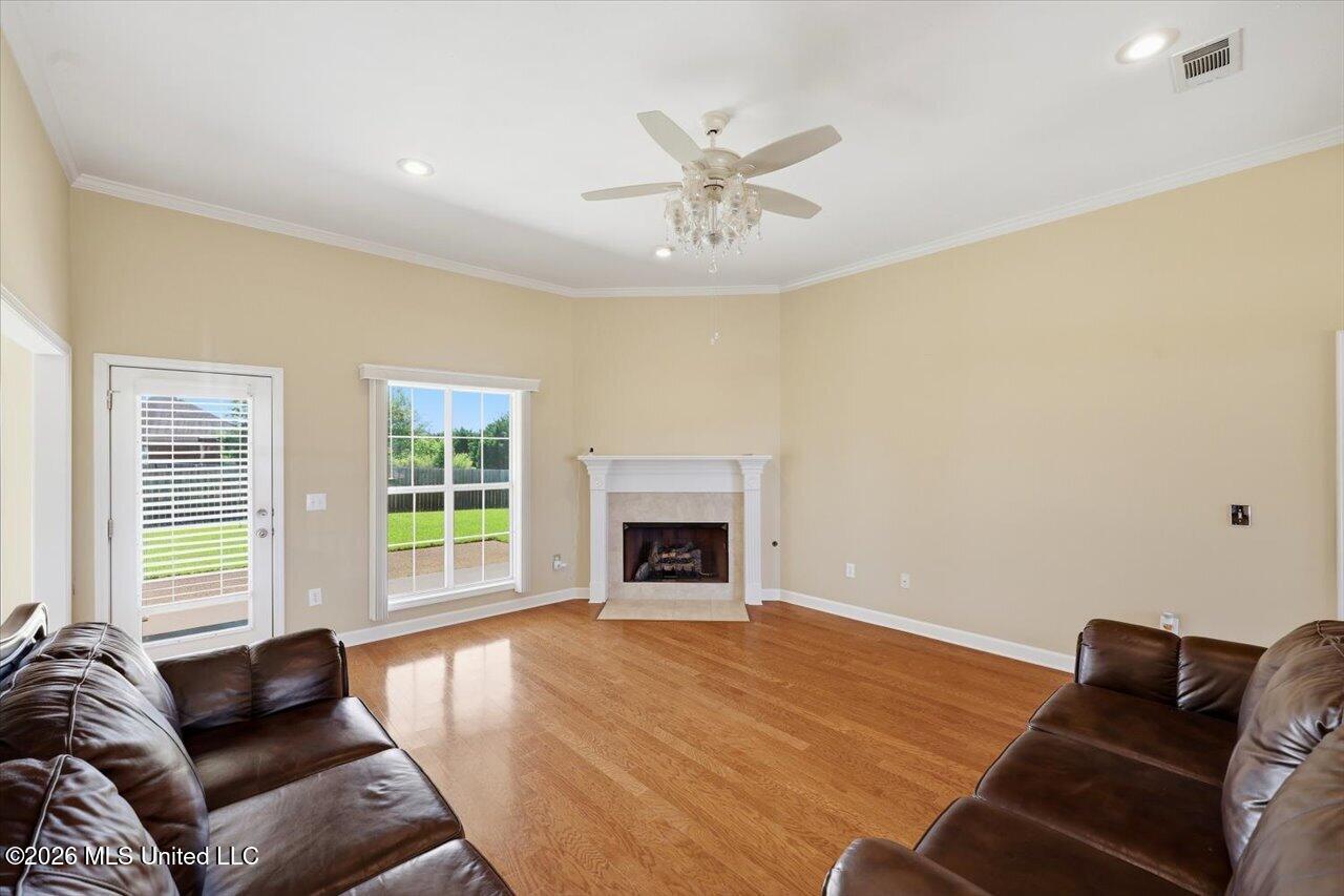 210 Crescent Ridge Drive Property Photo 9
