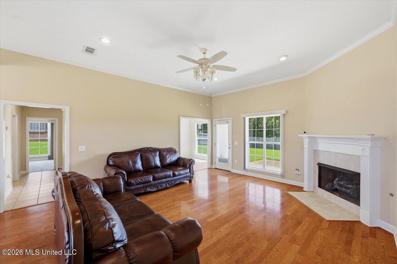 210 Crescent Ridge Drive Property Photo 10