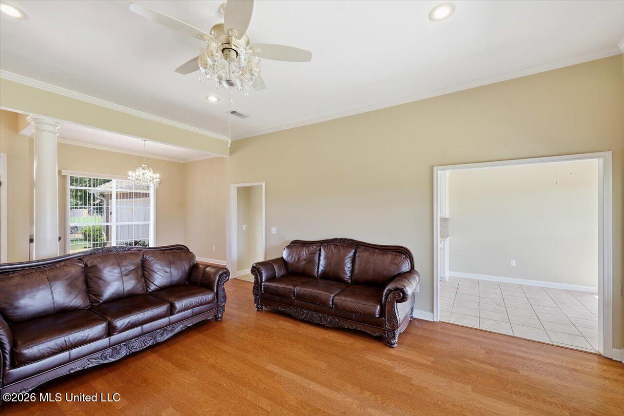 210 Crescent Ridge Drive Property Photo 11