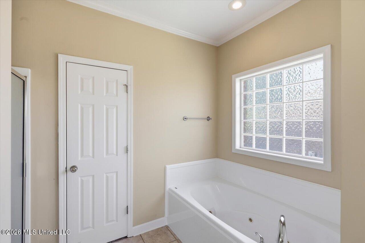 210 Crescent Ridge Drive Property Photo 22