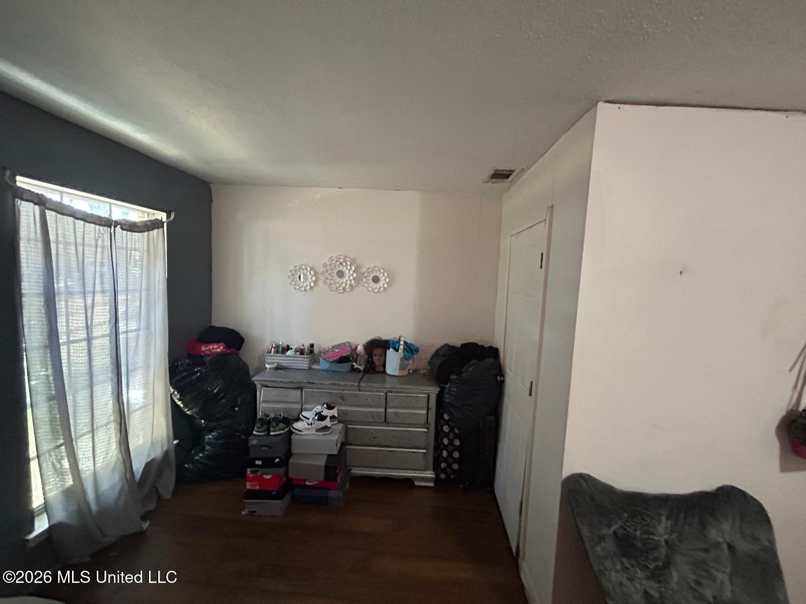 1984 Longwood Drive Property Photo 10