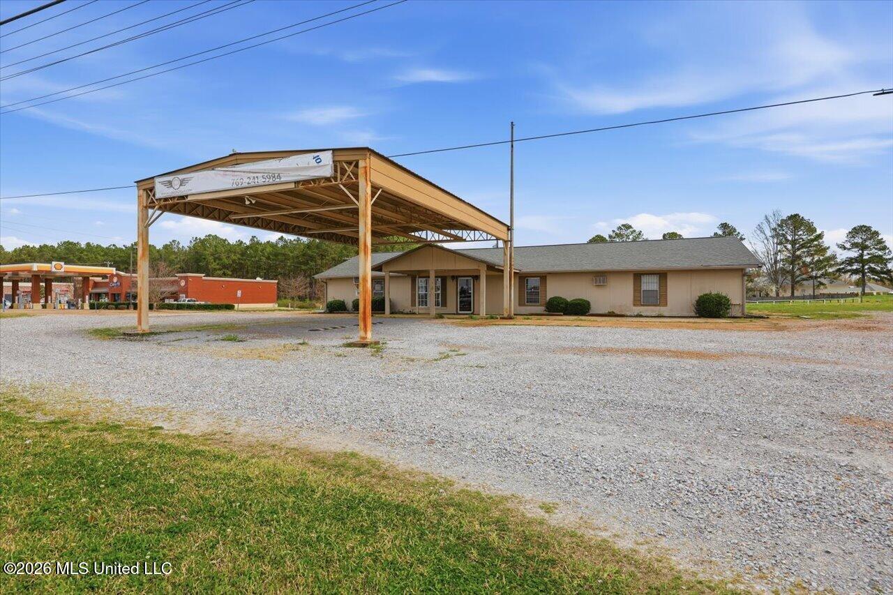 96 Baker Lane Property Photo 4